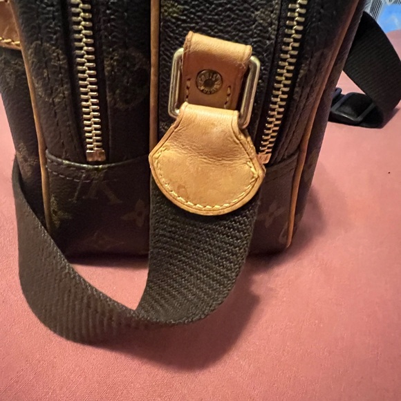 Louis Vuitton Reporter Crossbody Bag - Picture 4 of 6